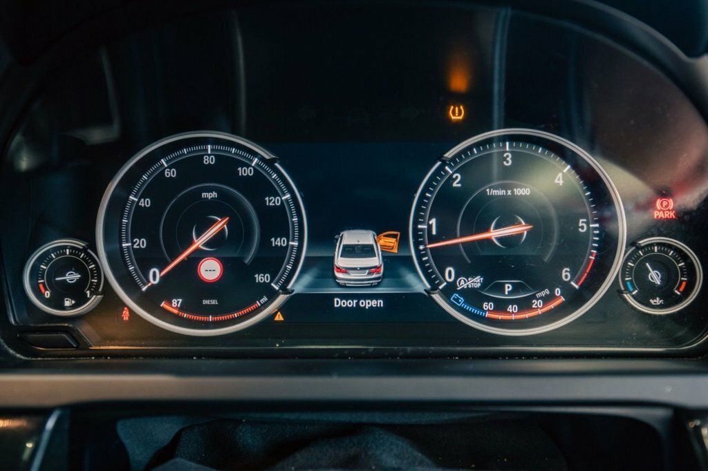 BMW 7 Series Saloon White #17