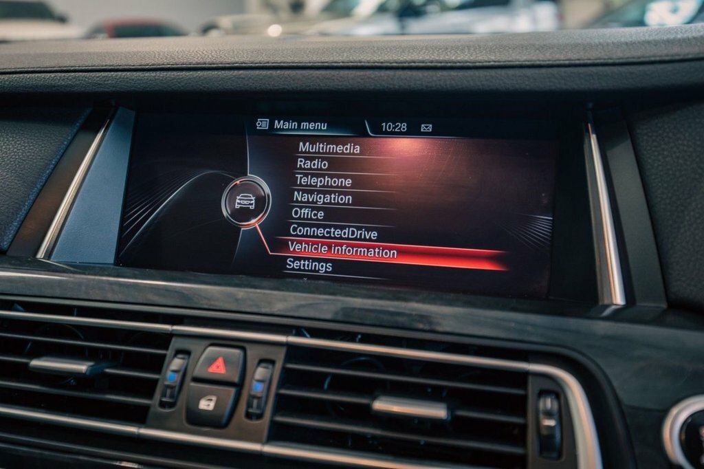 BMW 7 Series Saloon White #18