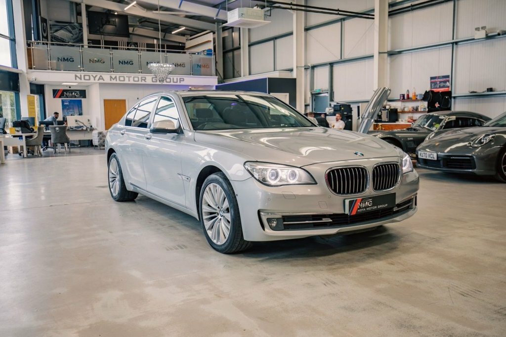 BMW 7 Series Saloon White #25