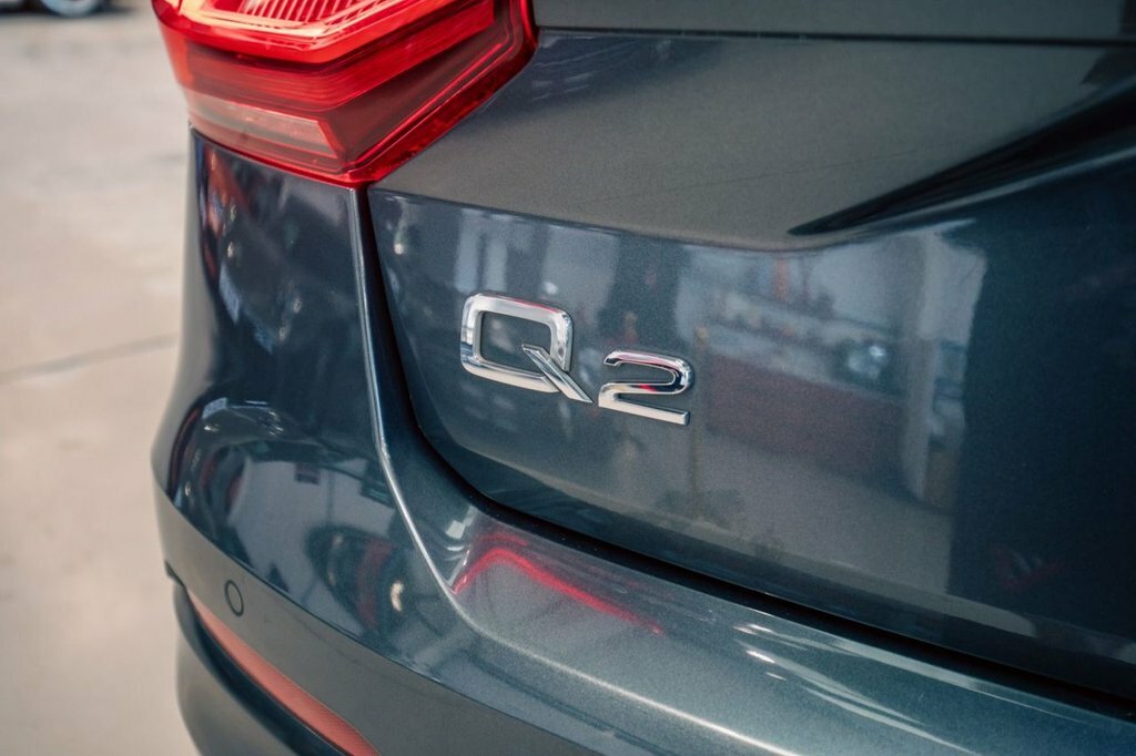 Audi Q2 Suv KE18OJY Grey #4
