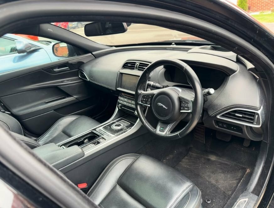 Jaguar XE 2L R-sport Black #3