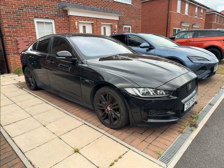 Jaguar XE 2L R-sport Black