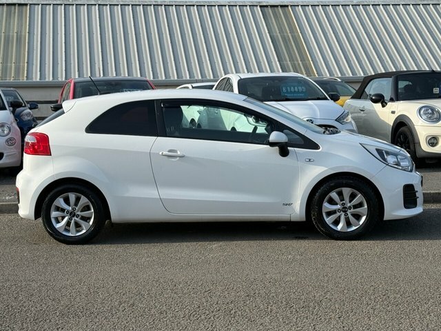 Kia RIO Sr7 Hatchback MV65UZG White #2