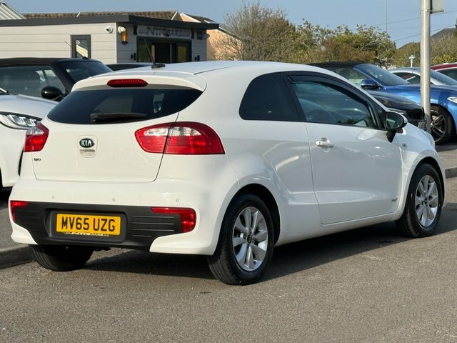 Kia RIO Sr7 Hatchback MV65UZG White #3