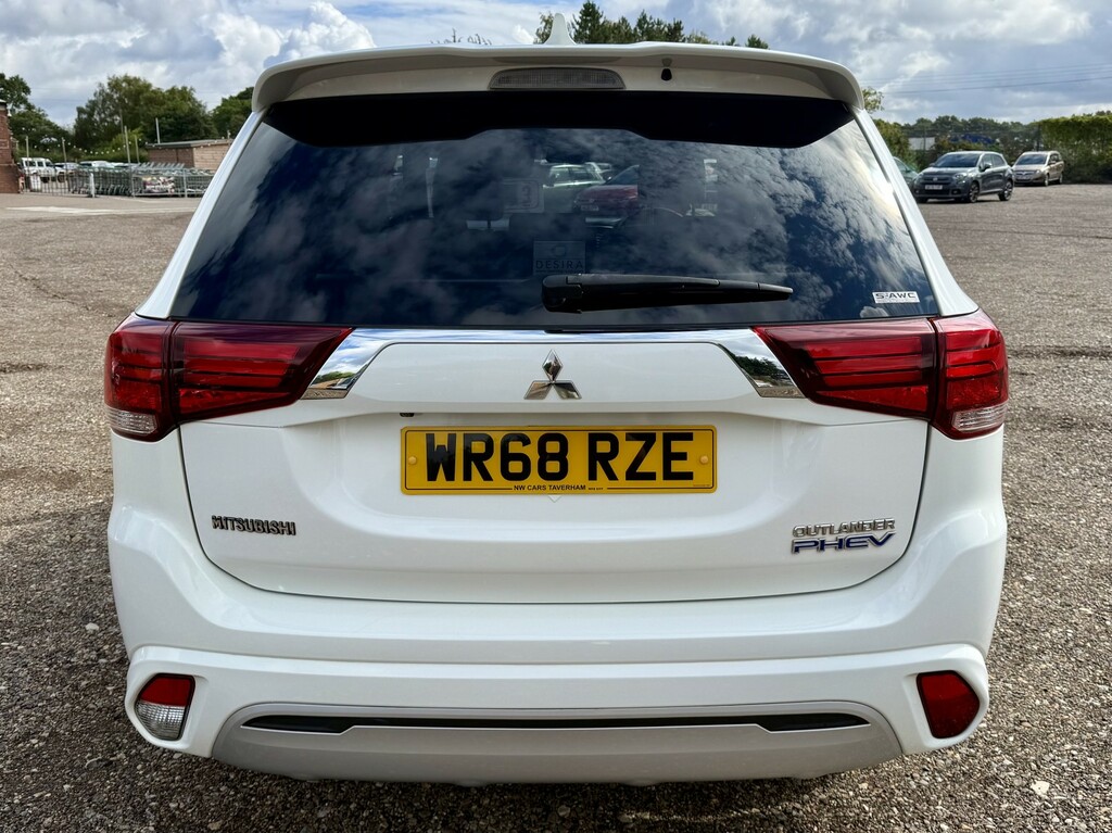Mitsubishi Outlander 2.4 H Twinmotor 13.8Kwh 4H 2018 White #6