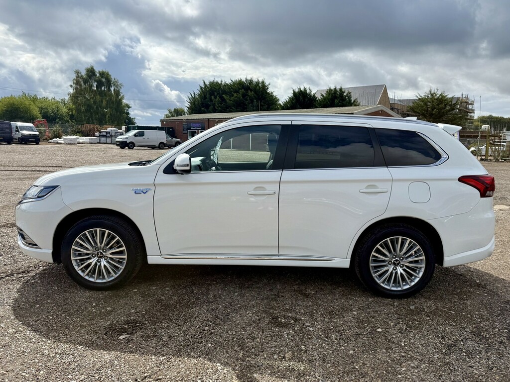 Mitsubishi Outlander 2.4 H Twinmotor 13.8Kwh 4H 2018 White #4