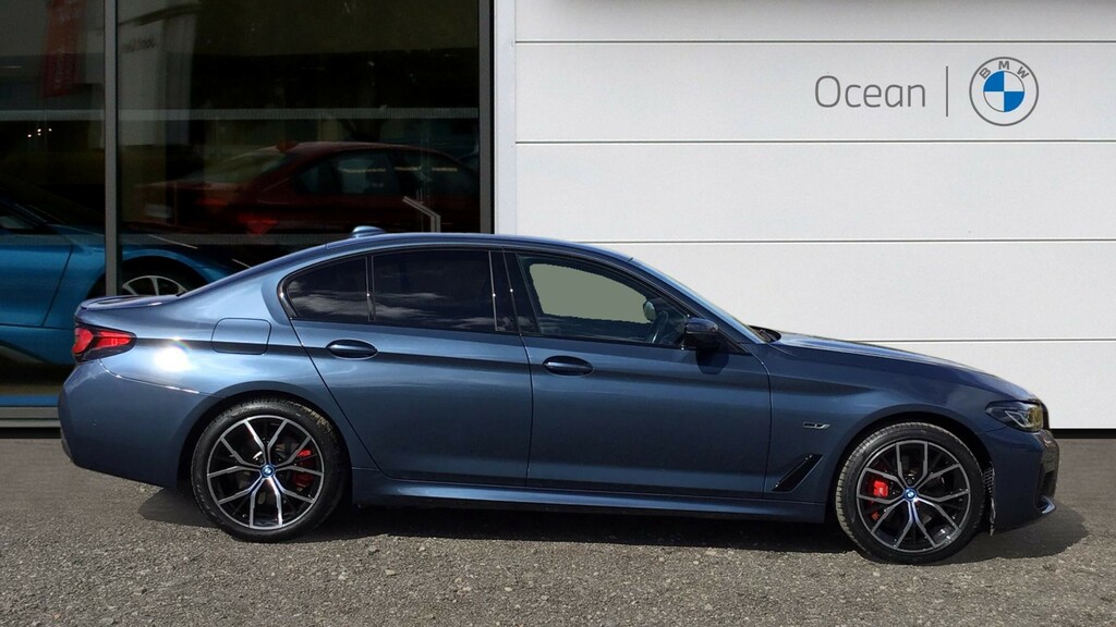 BMW 5 Series Saloon Blue #3