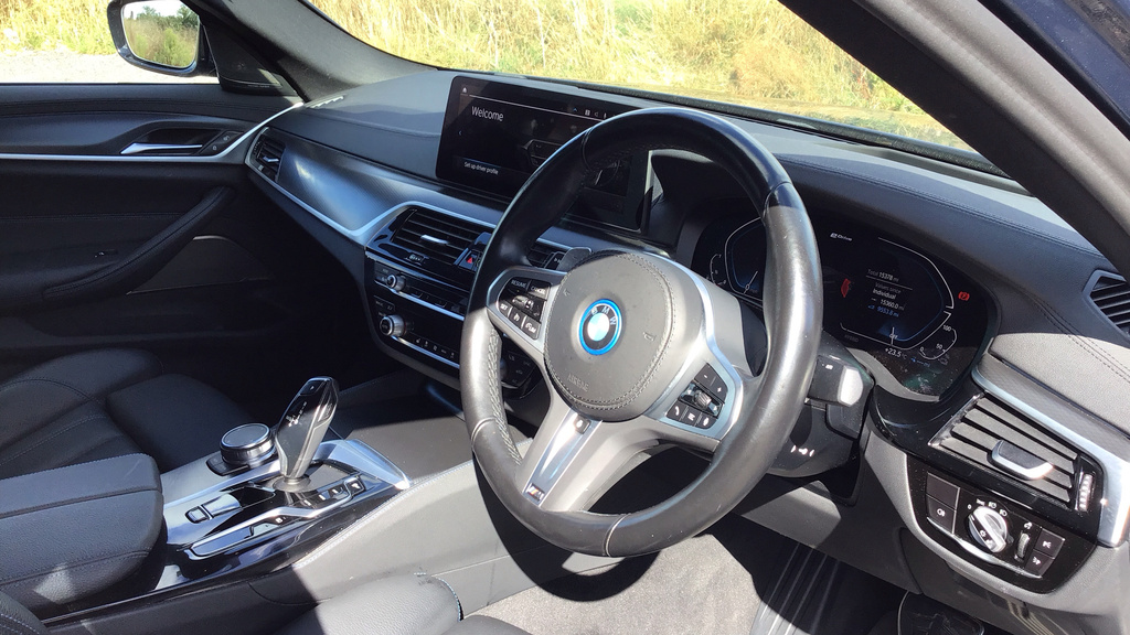 BMW 5 Series Saloon Blue #6