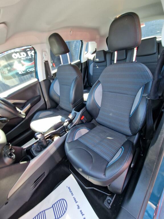 Peugeot 2008 Active Blue #33