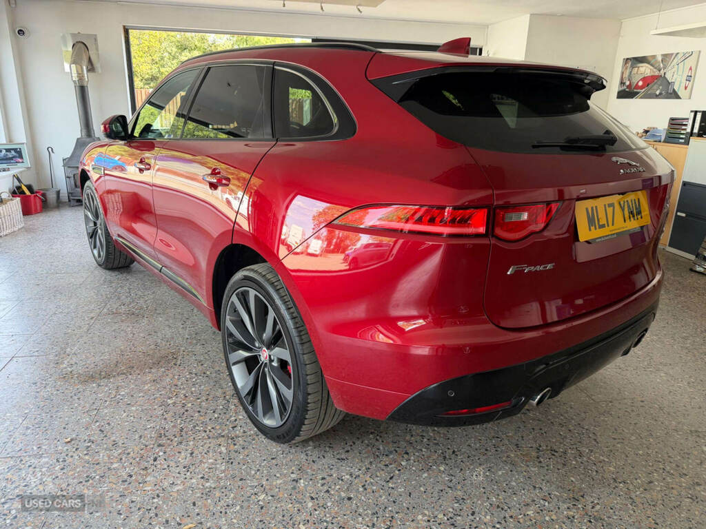 Jaguar F-Pace 3.0D V6 S Awd ML17YNM Red #4