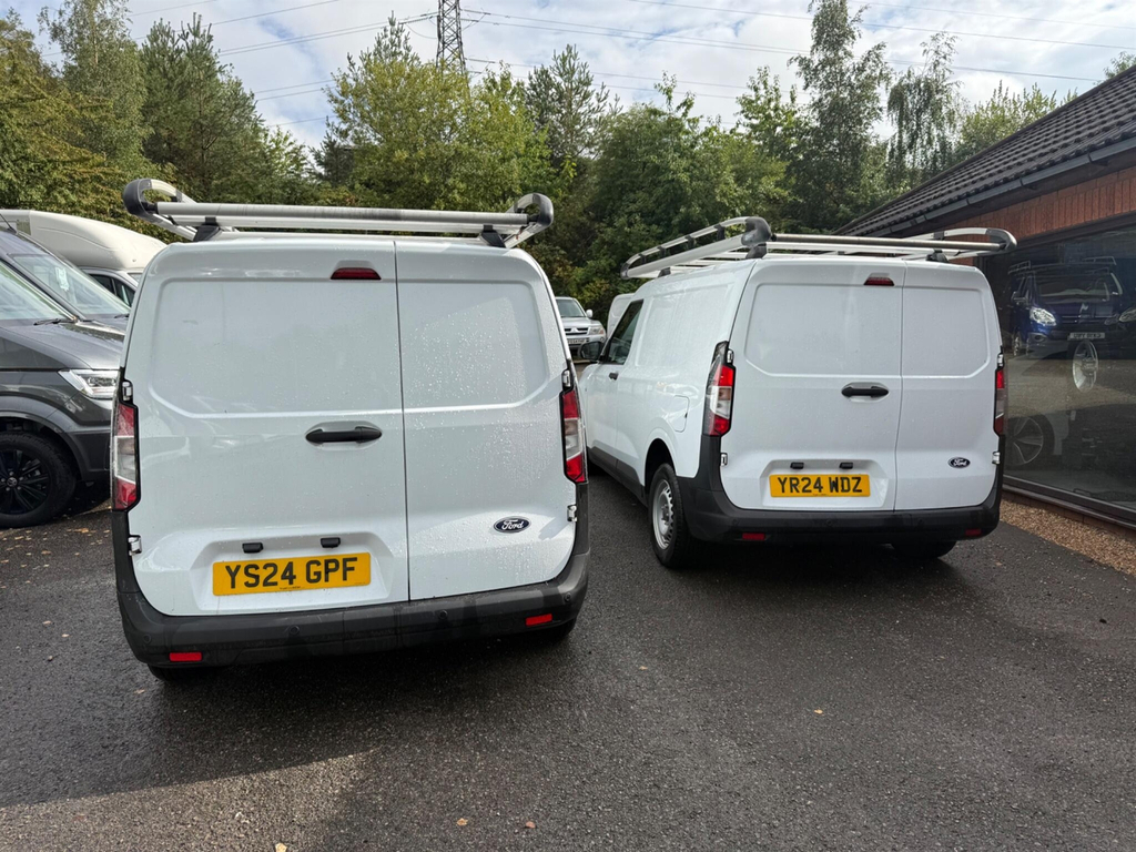 Ford Transit Courier Mpv White #3