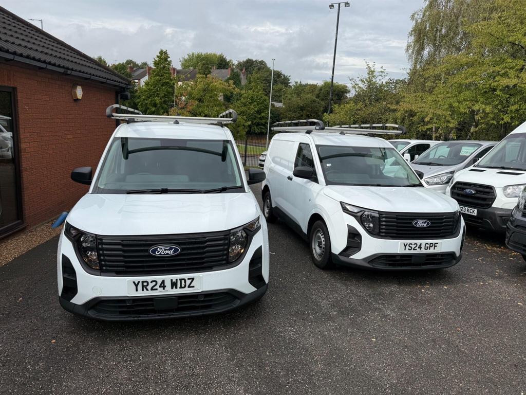 Ford Transit Courier Mpv White #2