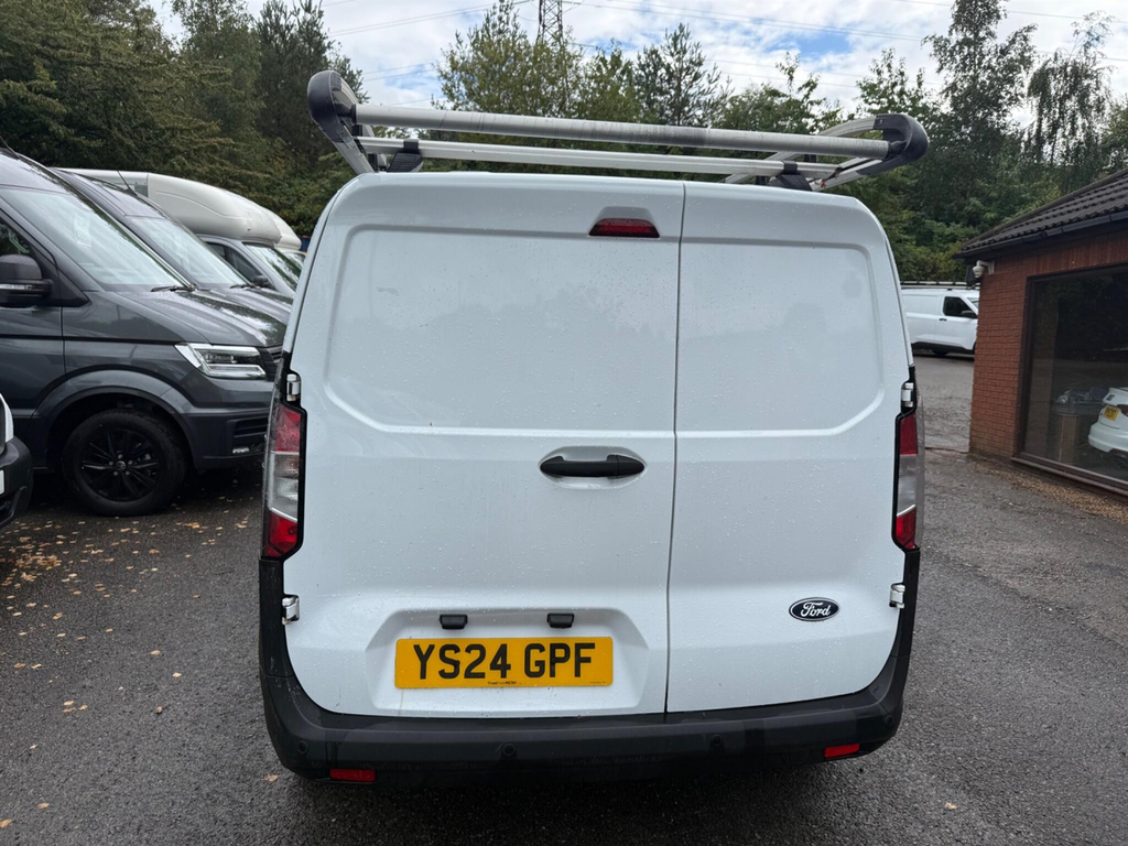 Ford Transit Courier Mpv White #4