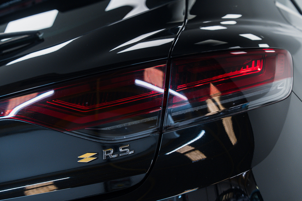 Renault Megane Iconic E-tech White #14