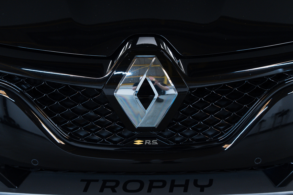 Renault Megane Iconic E-tech White #8
