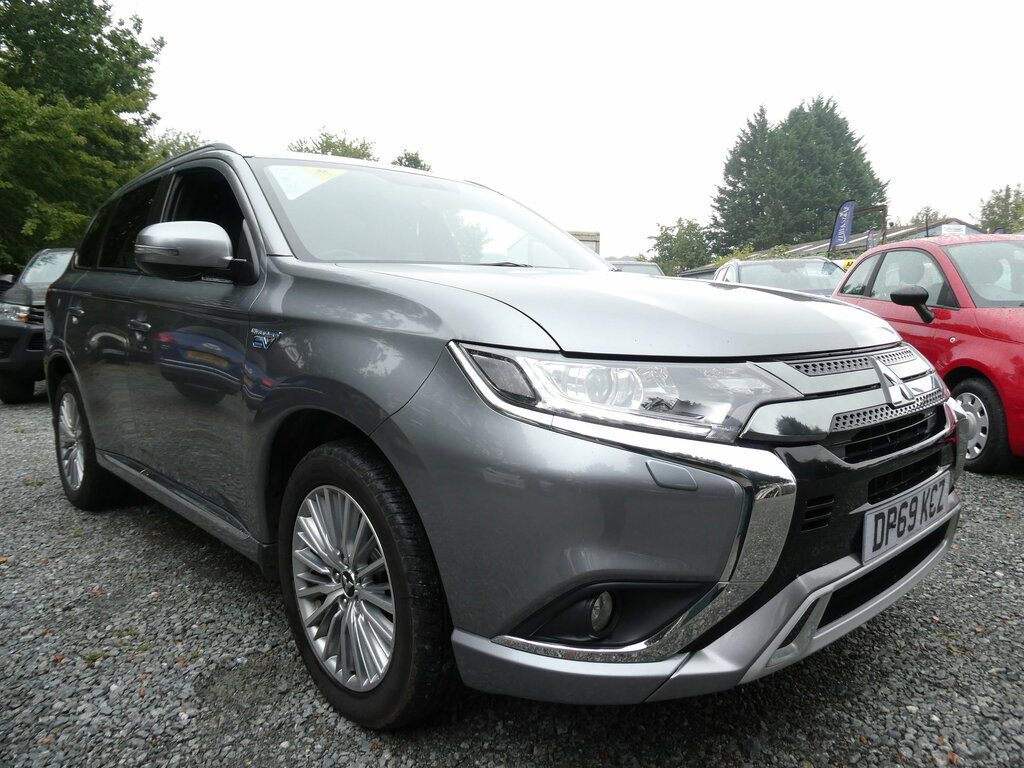 Mitsubishi Outlander 2.4H Twinmotor 13.8Kwh Dynamic Suv Plug Grey