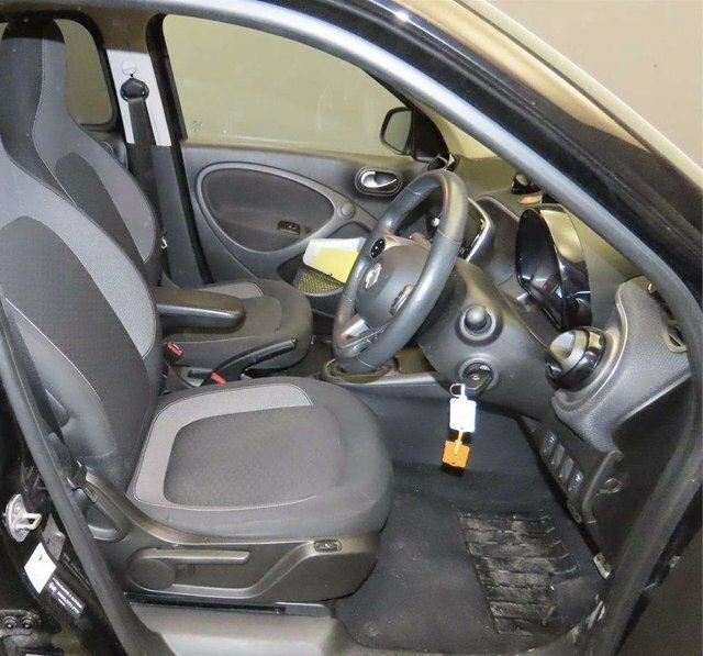 Smart Forfour 17.6Kwh Premium Hatchback 22Kw RF22CPV Black #5