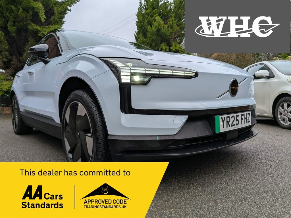 Volvo EX30 Twin Performance 69Kwh Plus Awd White