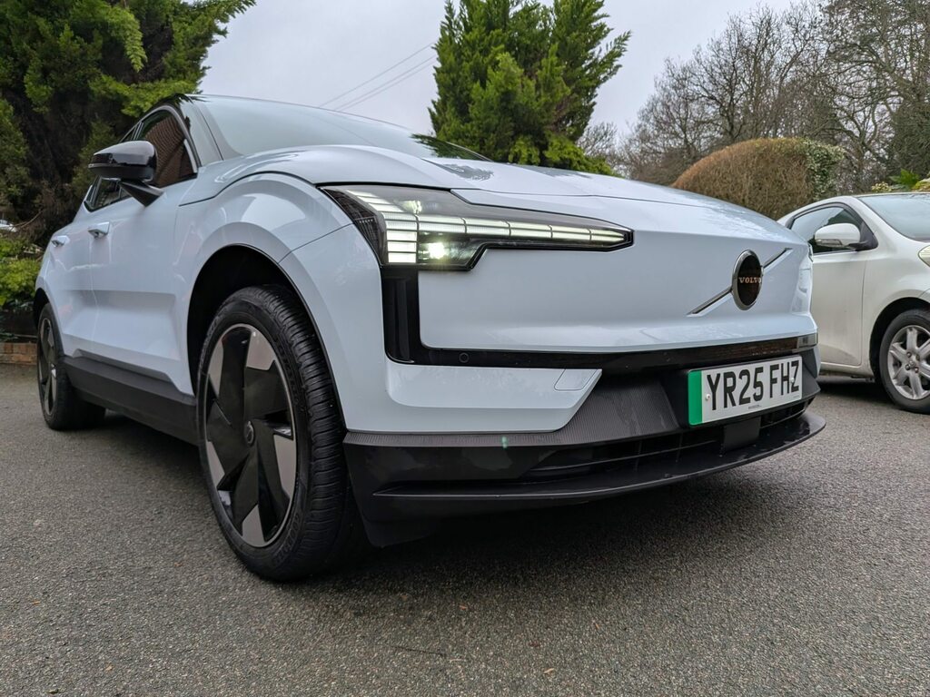 Volvo EX30 Twin Performance 69Kwh Plus Awd YR25FHZ White #2
