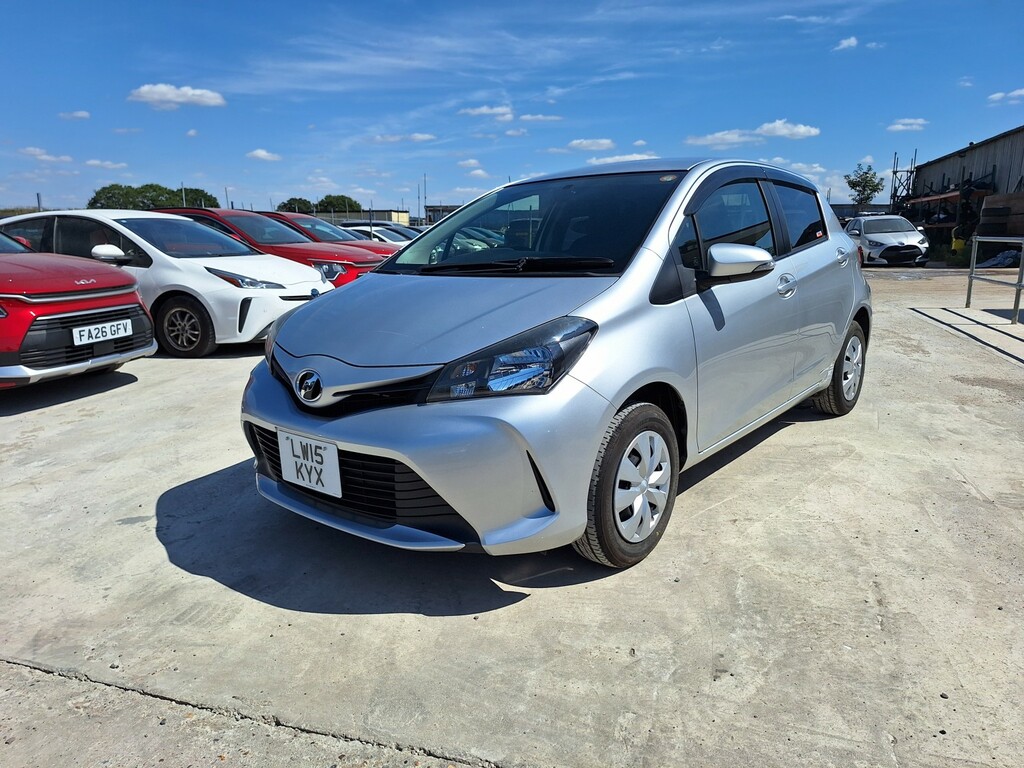 Toyota Vitz Hatchback 201515 Silver #3