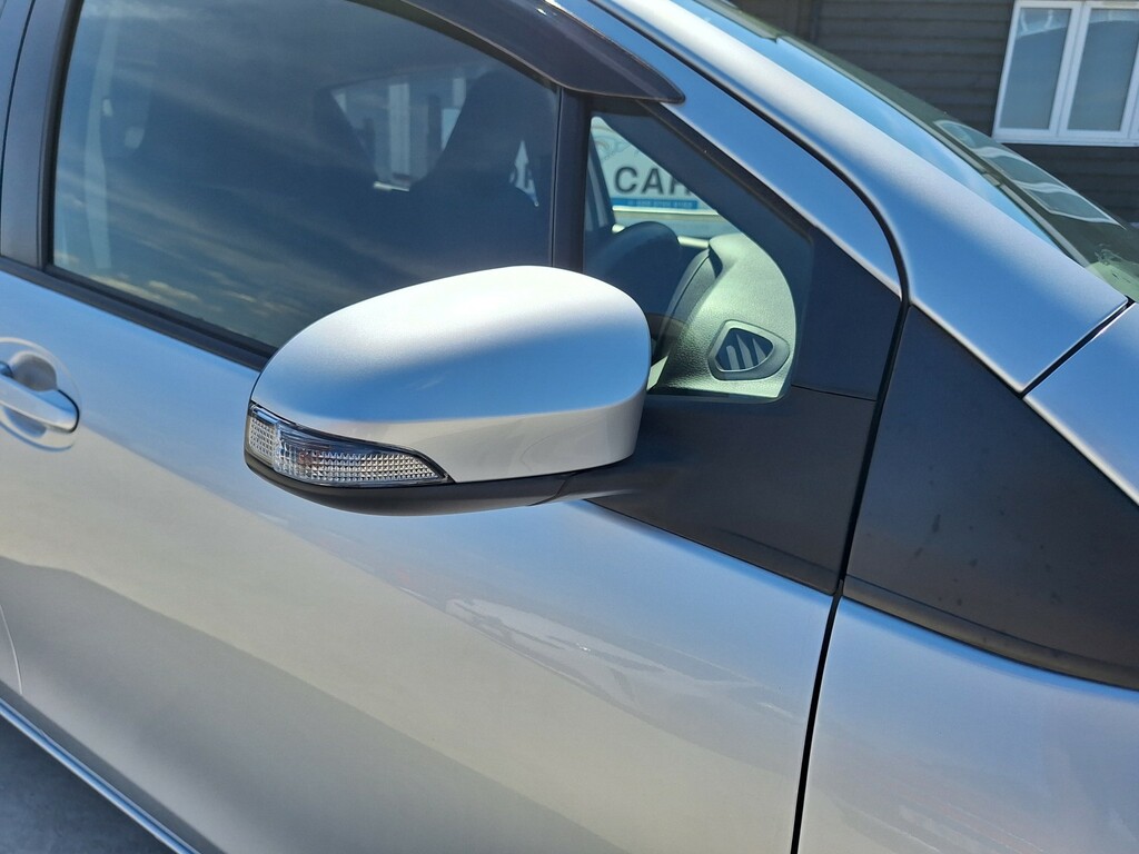 Toyota Vitz Hatchback 201515 Silver #5
