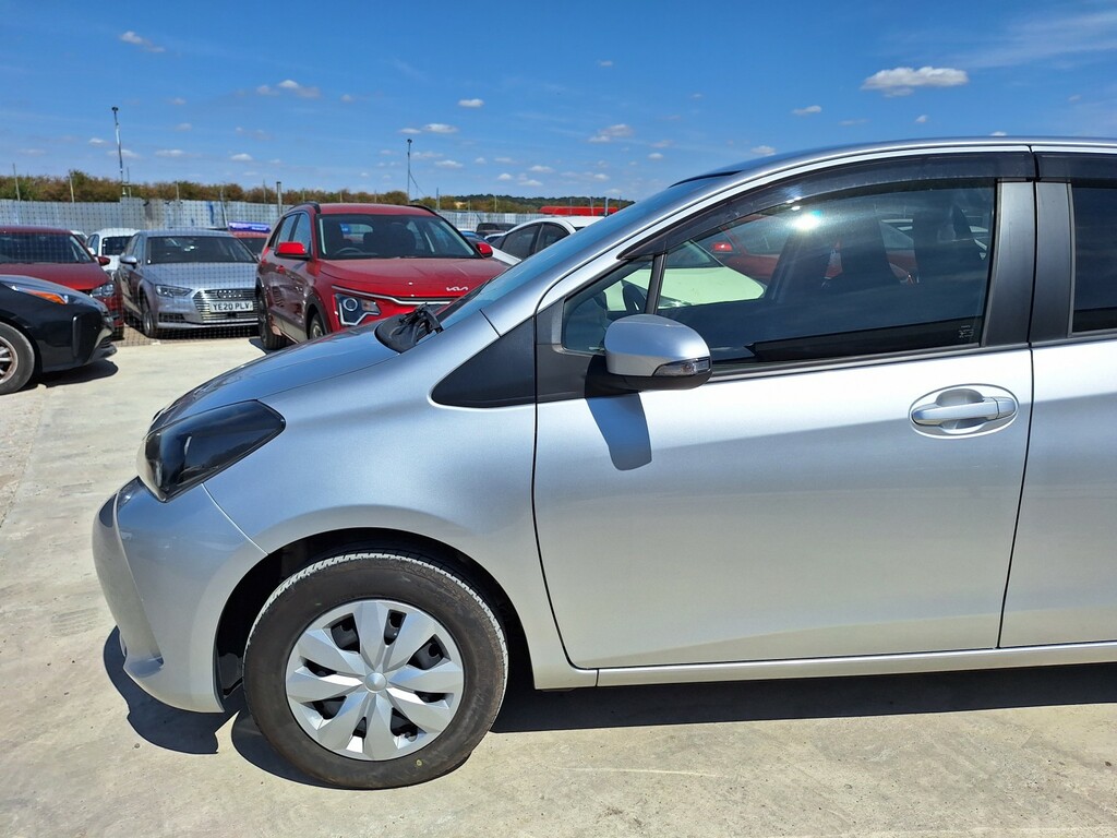 Toyota Vitz Hatchback 201515 Silver #4