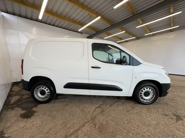 Vauxhall Combo 1.5 Turbo D 2300 Dynamic Panel Van Manu SD71LTN White #6