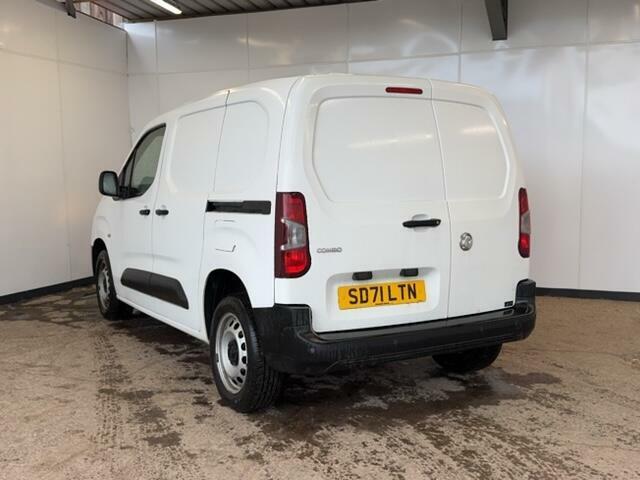 Vauxhall Combo 1.5 Turbo D 2300 Dynamic Panel Van Manu SD71LTN White #2