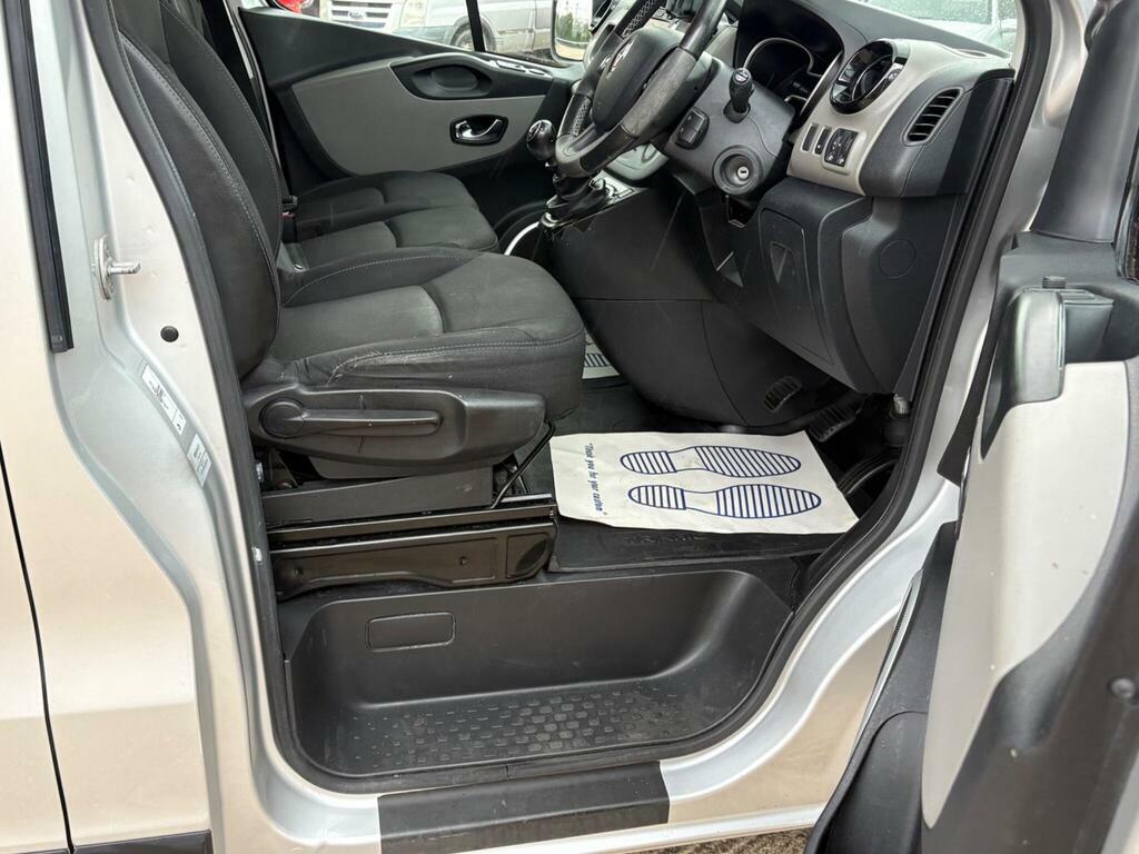 Renault Trafic  Silver #31