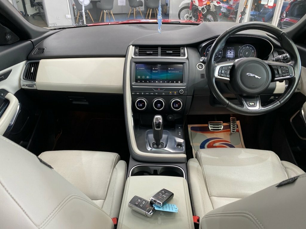 Jaguar E-Pace 2L R-dynamic Hse HG68JVJ Red #3