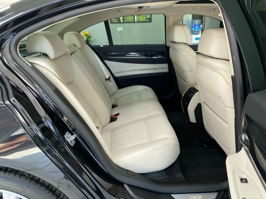 BMW 7 Series Se Black #32