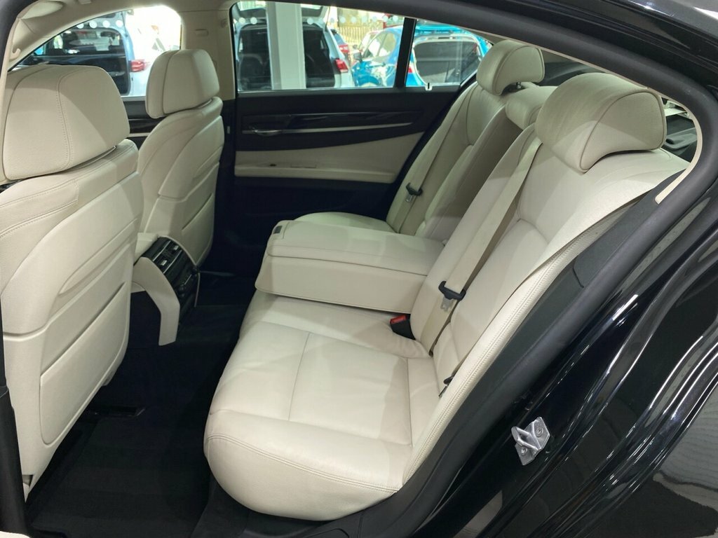 BMW 7 Series Se Black #44