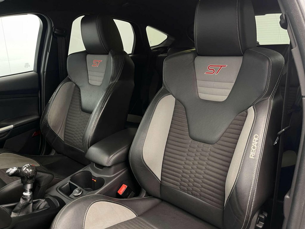 Ford Focus Hatchback Black #31