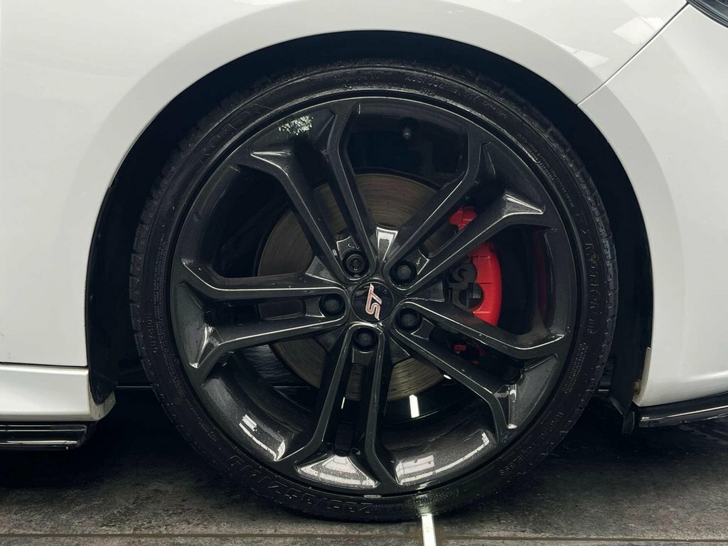 Ford Focus Hatchback Black #20