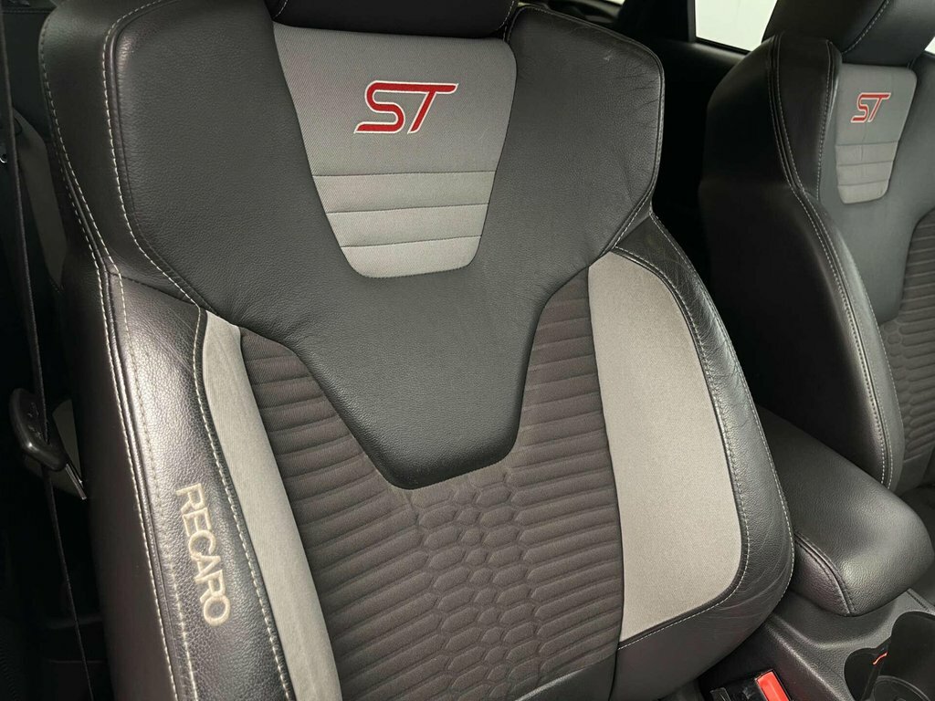 Ford Focus Hatchback Black #17