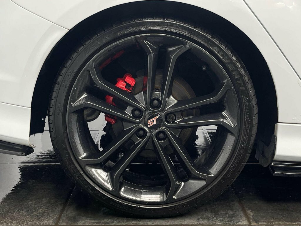 Ford Focus Hatchback Black #21