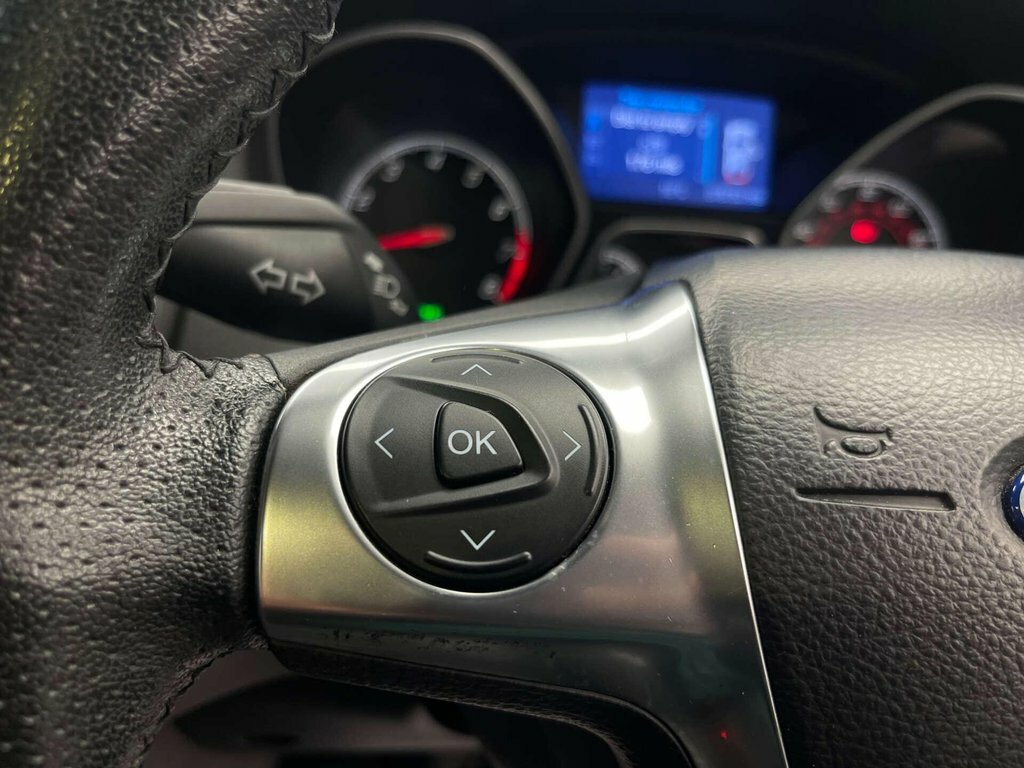 Ford Focus Hatchback Black #10