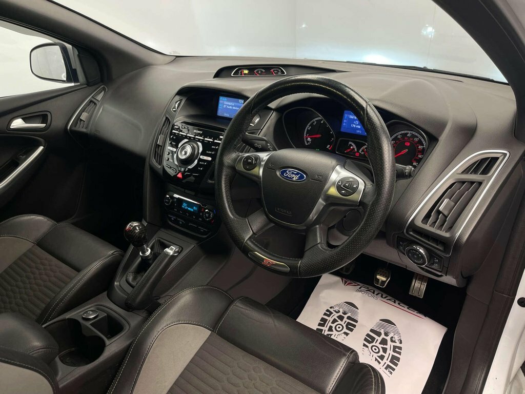 Ford Focus 2L St-2 White #5