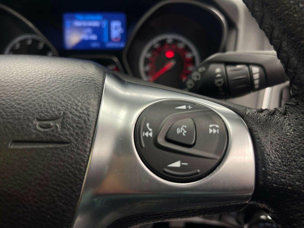 Ford Focus Hatchback Black #11