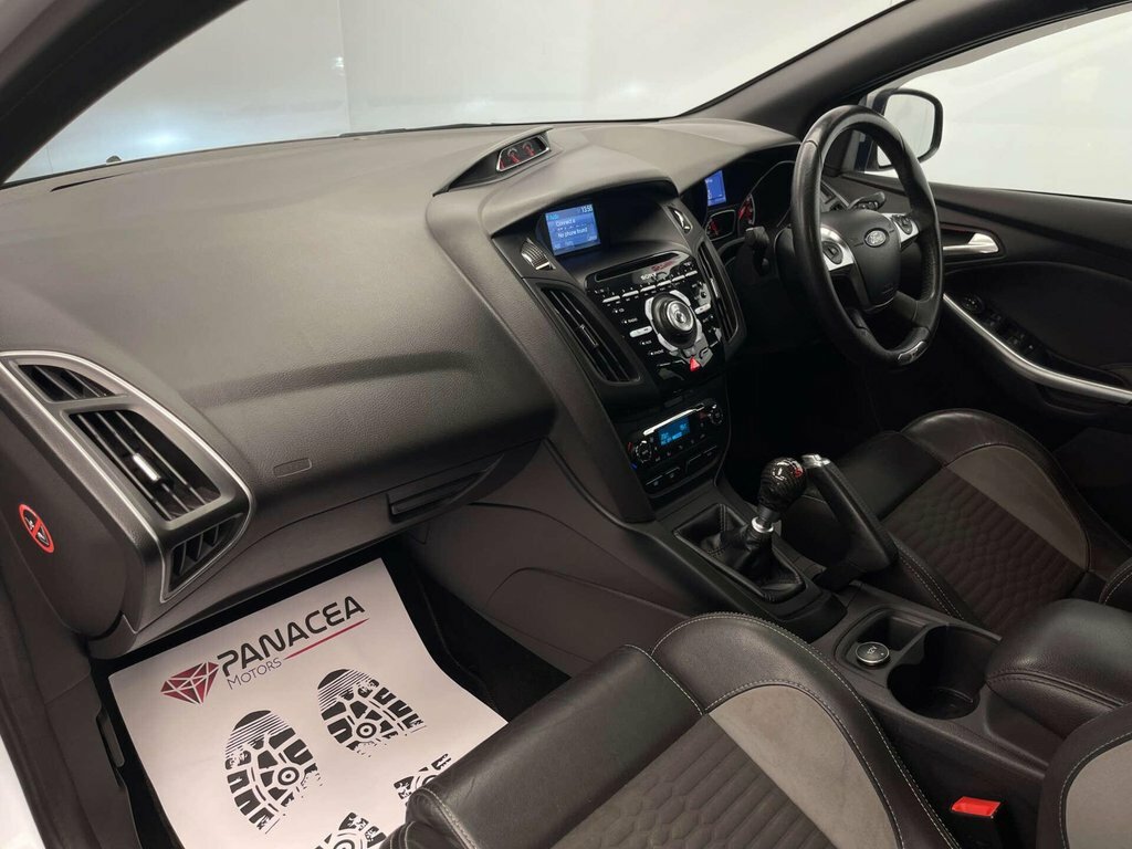Ford Focus Hatchback Black #29