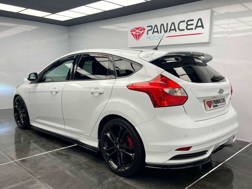 Ford Focus Hatchback Black #25