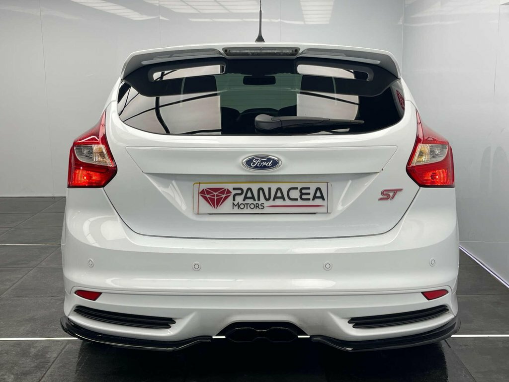 Ford Focus Hatchback Black #26