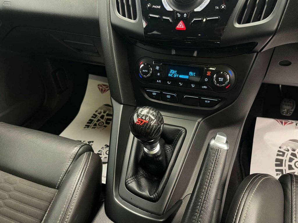 Ford Focus Hatchback Black #16