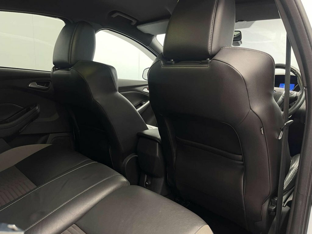 Ford Focus Hatchback Black #18