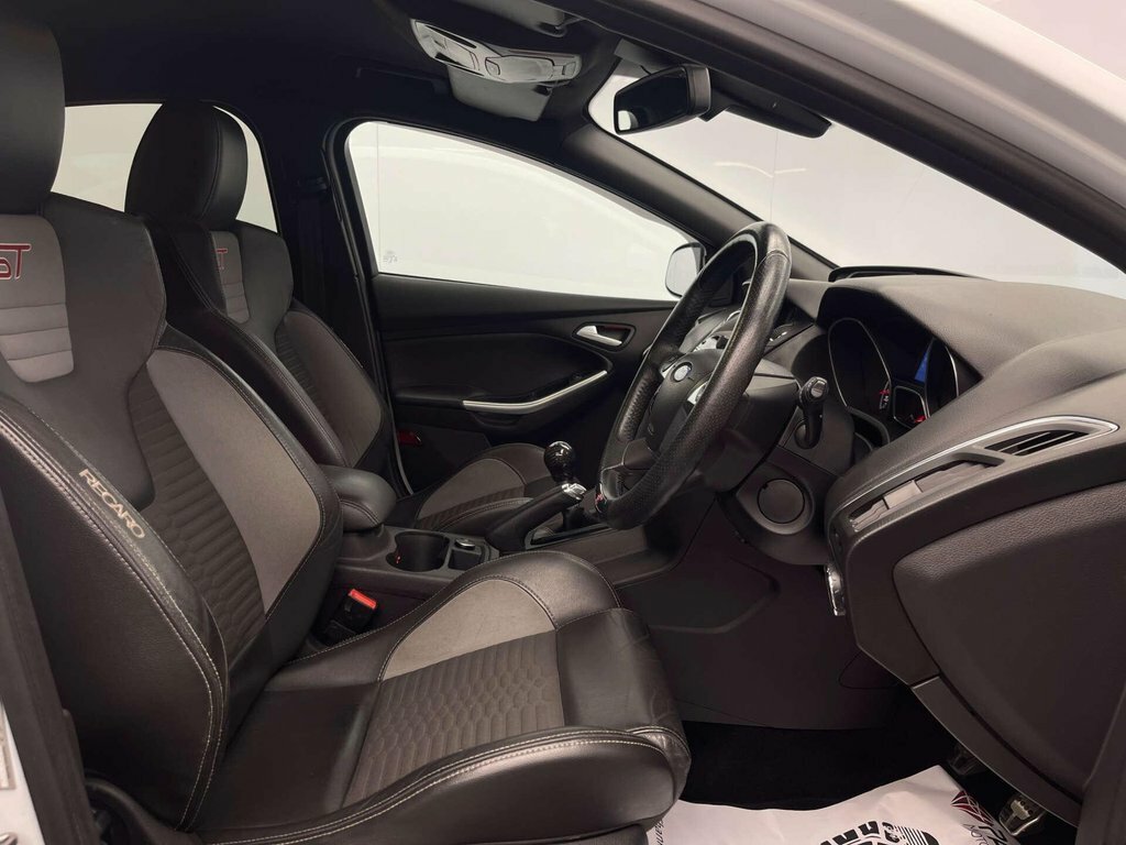 Ford Focus 2L St-2 White #6