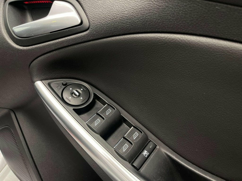 Ford Focus Hatchback Black #8