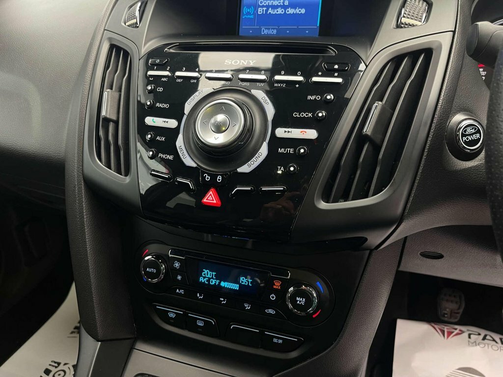 Ford Focus Hatchback Black #15