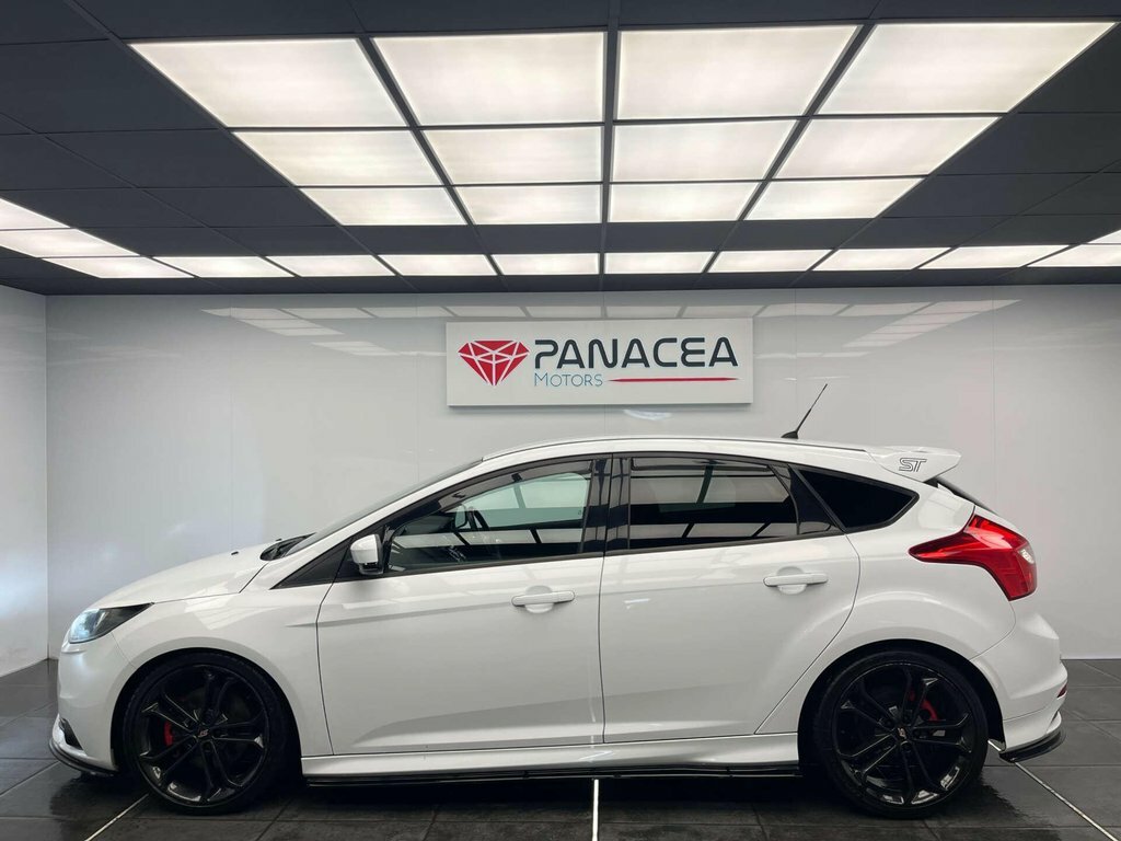 Ford Focus Hatchback Black #23