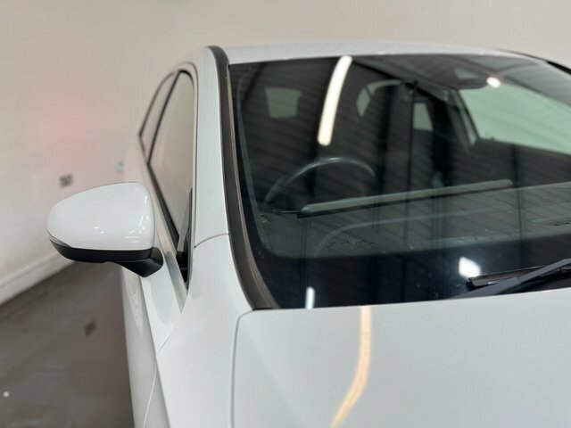 Mercedes-Benz A Class 1.3 A180 Amg Line Executive Hatchback White #5