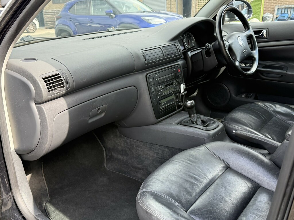 Volkswagen Passat  Blue #15